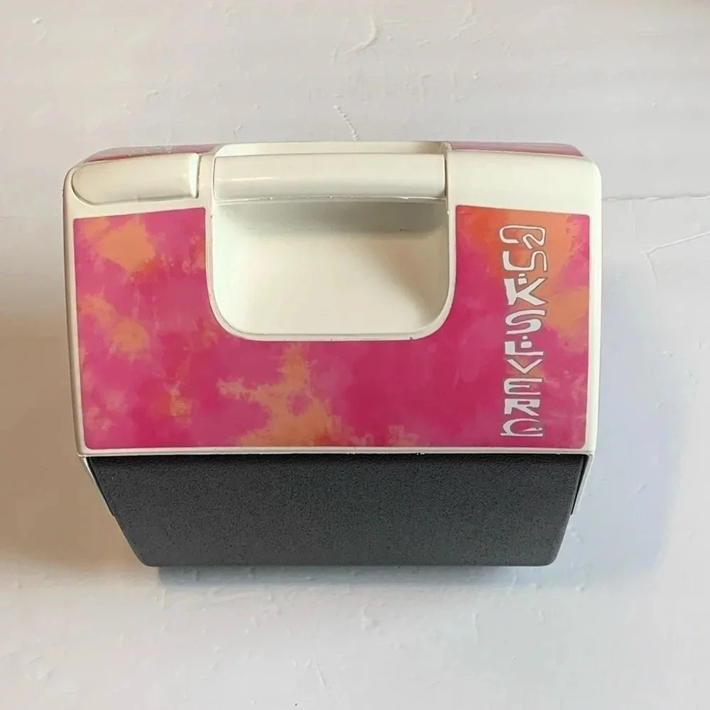 Igloo Quiksilver Hard Cooler 7 Qt Playmate Beach Pink Tie Dye NWT